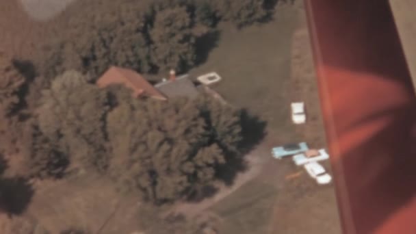 Drone Vista Attraverso Finestre Degli Aerei Svela Neenah Wisconsin Campagna — Video Stock