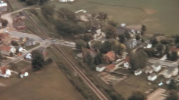 Vista Aérea Neenah Wisconsin Década 1960 Mostrando Casas Com Telhados — Vídeo de Stock