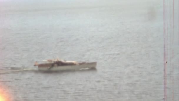 Veduta Aerea Una Maestosa Nave Che Scivola Sul Lago Winnebago — Video Stock