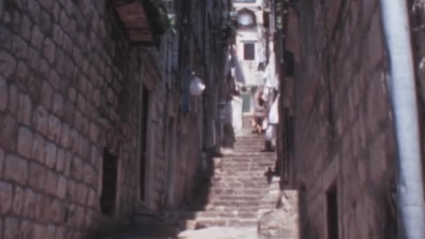 Strada Stretta Con Scale Nel Centro Storico Dubrovnik Principale Attrazione — Video Stock