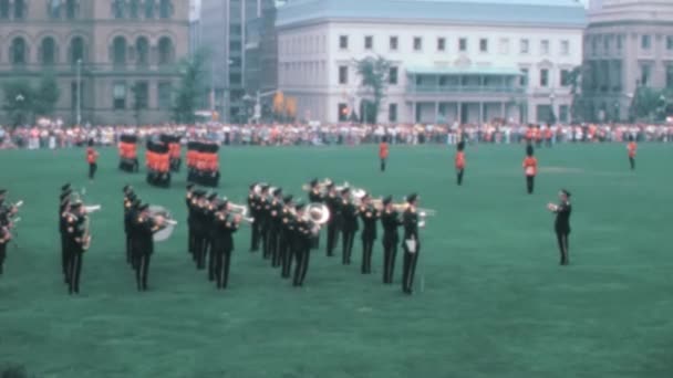 Στρατιωτική Μπάντα Παίζει Στην Επίσημη Τελετή Στο Κοινοβούλιο Hill Στη — Αρχείο Βίντεο