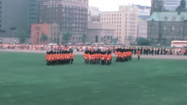 Nagranie Lat Tych Żołnierzy Royal Canadian Mounted Police Maszerujących Ceremonii — Wideo stockowe