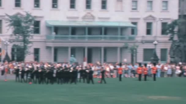 Съёмки Церемонии Смены Караула 1970 Годов Военным Оркестром Королевской Канадской — стоковое видео