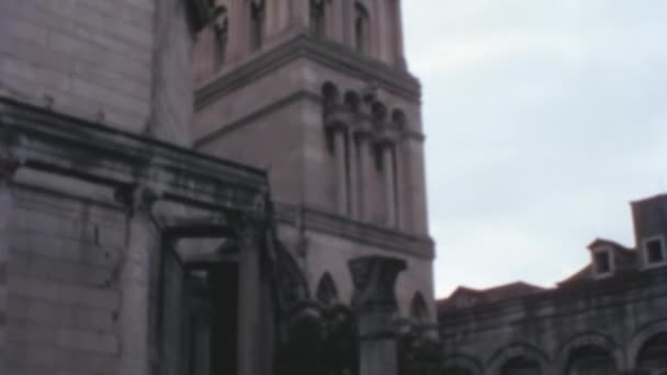 Detalhes Torre Bell Catedral Saint Doimus Split Croácia Iugoslávia Erguendo — Vídeo de Stock