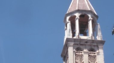 1970 'lerde Split Hırvatistan' daki Saint Domnius Katedrali Diocletian Palace mozolesinde gerçekleşti. Çan kulesinin tepesinin detayları. Dünyanın en eski katedrali olup orijinalinde hala kullanılmaktadır.