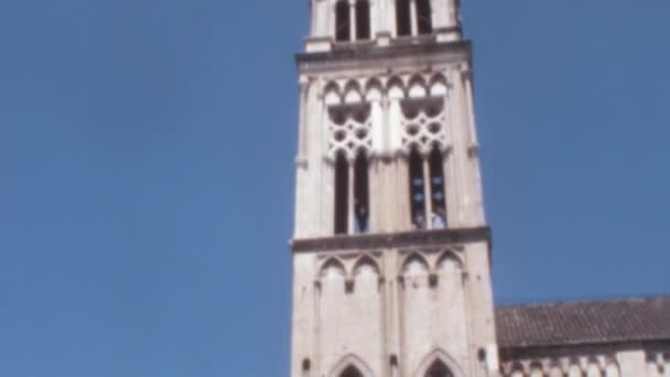 Detaillierte Architektur Und Der Eingang Der Kathedrale Des Heiligen Domnius — Stockvideo