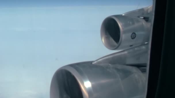 Nahaufnahme Der Beiden Silbernen Triebwerke Eines Boeing 747 Jumbo Jet — Stockvideo