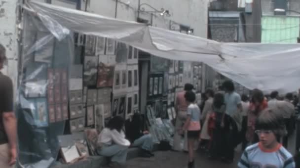 Nsanlar 1970 Lerde Quebec Şehri Kanada Resim Için Sokak Pazarında — Stok video