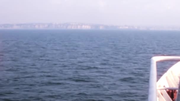 Splendido Filmato Storico Degli Anni Una Barca Che Naviga Verso — Video Stock