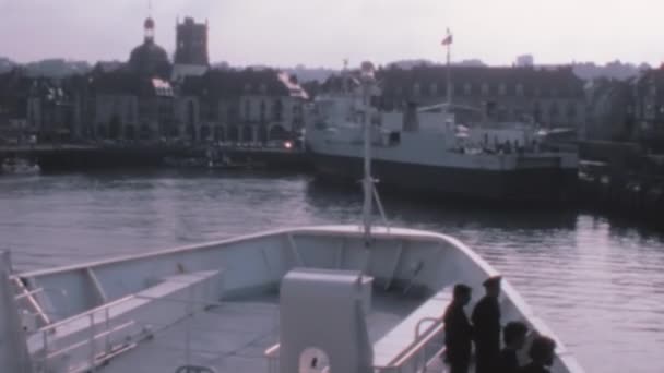1970 Lerde Fransa Normandiya Daki Dieppe Limanı Gelen Bir Yolcu — Stok video