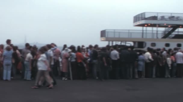 Lidé Sešli Frontách Aby Koupili Lístky Výlet Lodí Řece Hudson — Stock video