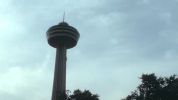 Aufnahmen Aus Den 1970Er Jahren Zeigen Den Skylon Tower Nahaufnahme — Stockvideo