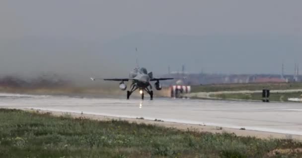 Frontaufnahme Eines Grauen Kampfjets Fighting Falcon Der Pakistanischen Luftwaffe Der — Stockvideo