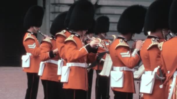 Sightseeing View 1970S British Traditional Military Ceremony Royal Band Plays — Stock Video