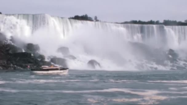 Niagara Falls Panoramautsikt Från Basen Visar Upp Den Kraftfulla Och — Stockvideo