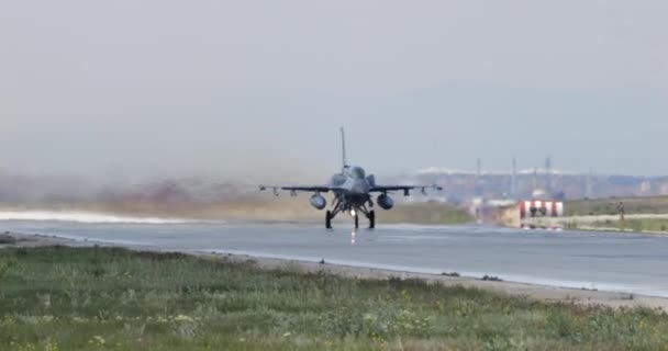 General Dynamics Fighting Falcon Της Πολεμικής Αεροπορίας Των Ηνωμένων Αραβικών — Αρχείο Βίντεο