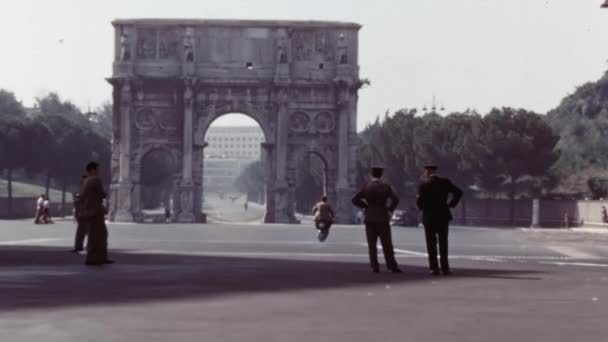 1960년대 이탈리아 로마의 콘스탄티누스의 아치의 희귀하고 고품질의 아카이브 장면은 영광에이 — 비디오