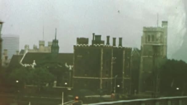 Historyczny Materiał Filmowy Lambeth Palace Lambeth Bridge Londynie Latach Tych — Wideo stockowe