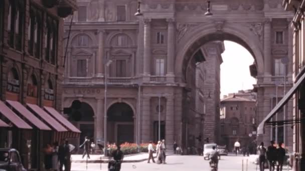 Piazza Della Repubblica Florens Italien Arkivbilder Människor Promenader Och Bilar — Stockvideo