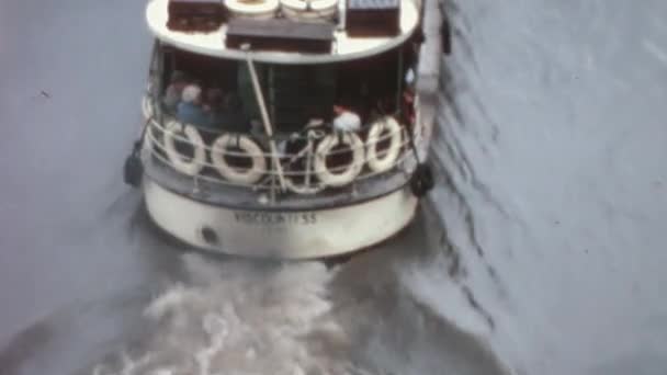 Pasażerowie Przeżyli Wyjątkowe Niezapomniane Doświadczenie Podróżowania Tamizie Londynie Latach Siedemdziesiątych — Wideo stockowe