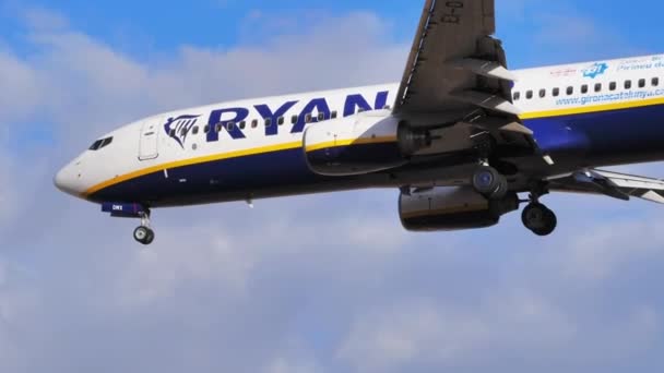 Boeing 737 Max Dwx Nízkonákladové Společnosti Ryanair Která Během Prázdninového — Stock video