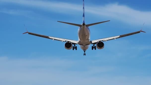 Osobní Letadlo Boeing 737 Max Swb Smartwings Letí Evropského Nebe — Stock video