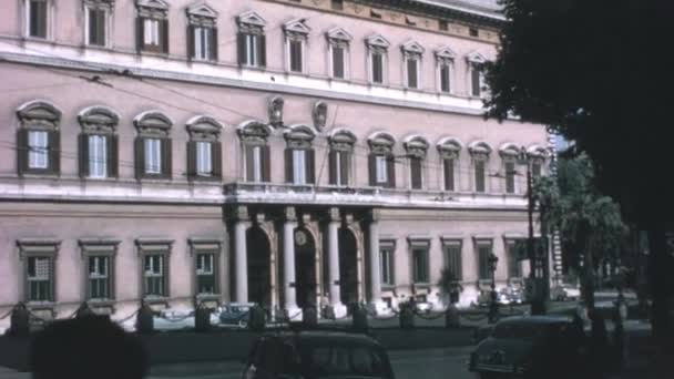 Présence Voitures Classiques Devant Palazzo Margherita Ajoute Une Touche Élégance — Video