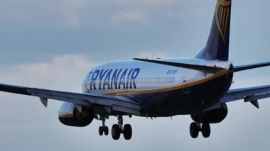 Gran Canaria İspanya 21 Ekim 2021: Ryanair Boeing 737 Düşük Maliyetli Uçuş İniş Güzel Gran Kanarya Adası, İspanya, Okyanus Arkaplanı, Yakın plan