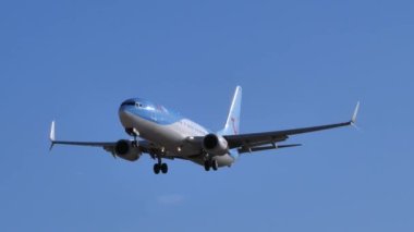 Gran Canaria, İspanya, 21 Ekim 2021 - Boeing 737 TUI Airways D-ATUO 'nun yakın çekimleri, Avrupa hedefleri arasındaki kusursuz bağlantıyı göstermektedir.