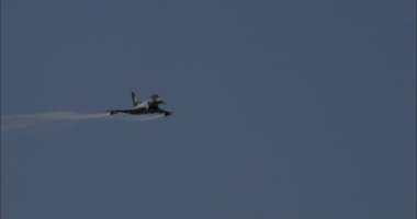 Atina Yunanistan 3 Eylül 2023: Yatay turnuva serileri, uçağın yarı Schneider dönüşüne ustaca geçişi, havadaki mahareti gösteriyor. Kraliyet Suudi Hava Kuvvetleri Avro Savaşçısı Tayfunu