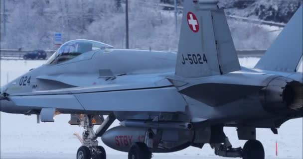 Meiringen Switzerland January 2023 Modern Military Combat Aircraft Taxiing Runway — стоковое видео