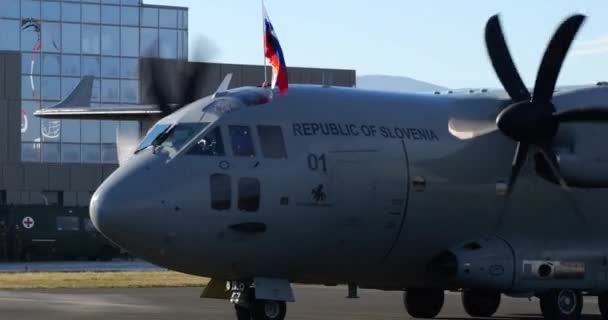 Cerklje Krki Slovenya Aralık 2023 Bir Pervane Askeri Taşımacılık Uçağı — Stok video