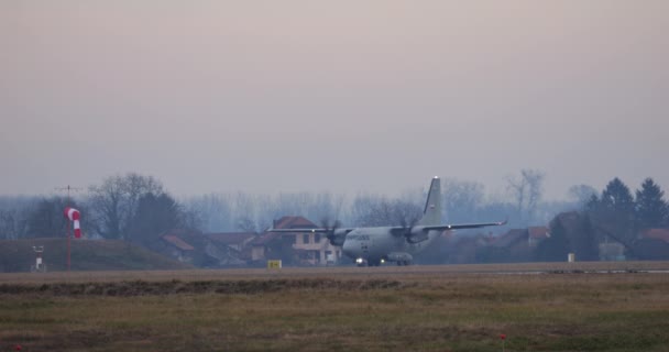 Cerklje Krki Slovenya Aralık 2023 Nato Askeri Kargo Uçağı Leonardo — Stok video