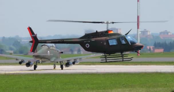 Cerklje Slovenië Juni 2023 Militaire Helikopter Bell 206 Jetranger Van — Stockvideo