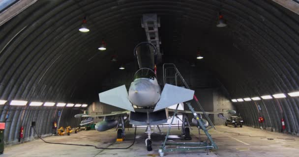 意大利伊斯特拉纳2023年12月13日 武装欧洲战斗机台风战斗机准备立即起飞 以保护北约领空不受潜在威胁 — 图库视频影像