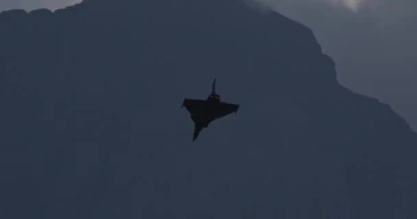 Mollis Ελβετία Αυγούστου 2023 Aerial Maneuvers Sleek Silhouette Fighter Jet — Αρχείο Βίντεο