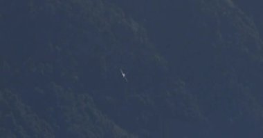 Mollis İsviçre 19 Ağustos 2023: Güçlü Modern Fighter Jet Grace ve Hassasiyetin sembolü olarak ortaya çıktı. İzleyicileri Dehşete düşüren Manevralar Uygular. Fransız Hava Kuvvetleri 'nden Dassault Rafale.