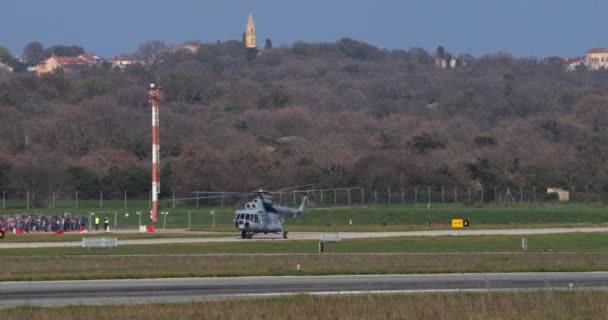 Pula Kroatië Maart 2024 Grijze Mil Hip Militaire Helikopter Van — Stockvideo