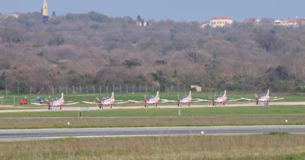 Pula Chorwacja Marca 2024 Samoloty Poruszają Się Asfalcie Łatwością Wykonywanie — Wideo stockowe