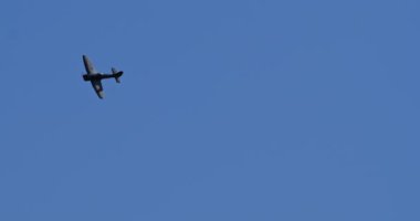 Padua İtalya 6 Ekim 2024: İngiliz savaş uçakları Nazi V1 roketlerini durdurma tarihsel rolünü anımsıyor. Hawker Tempest Pierre Clostermann tarafından uçuruldu. 