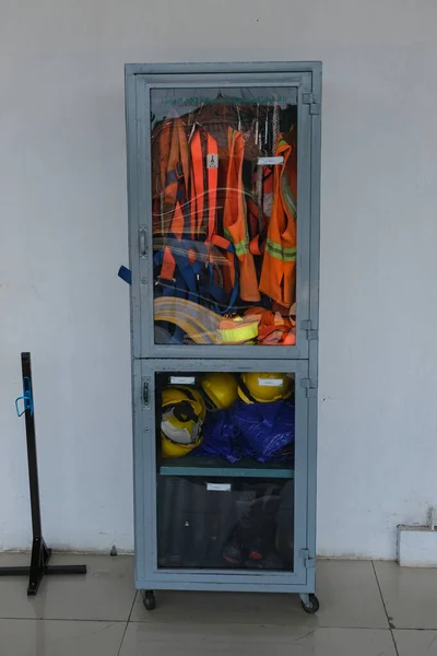 2023年2月15日库托阿乔火车站警卫防护设备保管箱 — 图库照片