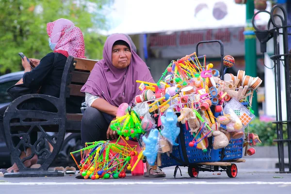 Asian Woman Selling Chinese Toys Roadside Malioboro Yogyakarta April 2023 — Stock Photo, Image