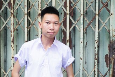 Kentteki çizgi filmi kes.