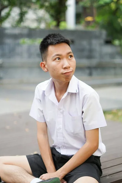 Portrét Thajského Dospělého Studentského Muže — Stock fotografie