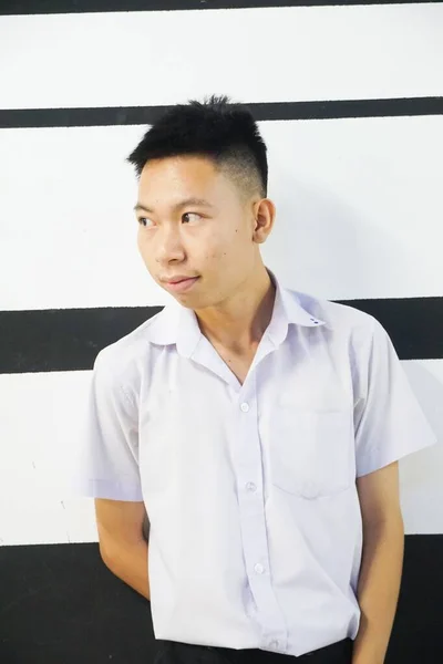 Tajski Chłopiec Student Mieście — Zdjęcie stockowe
