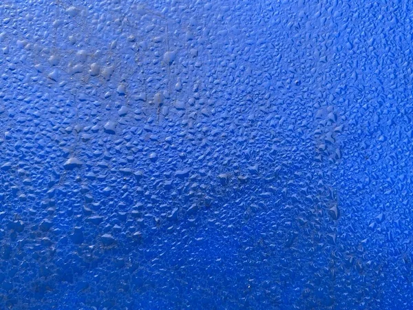 Σταγόνα Νερού Στον Μπλε Τοίχο — Φωτογραφία Αρχείου