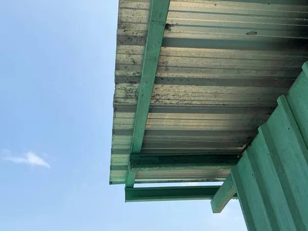 Dach Aus Nächster Nähe Blauen Himmel — Stockfoto