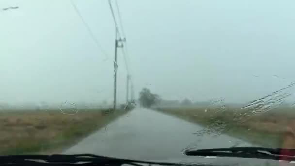 Крупним Планом Переднє Вікно Автомобіля Дощовими Краями — стокове відео