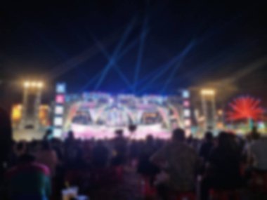 İnsanların konserinde arka plan bulanıklık