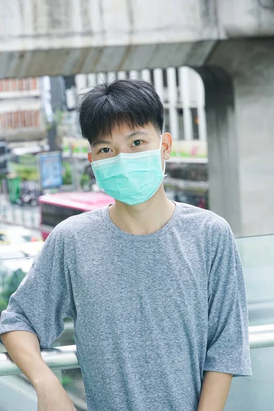 Giovane Asiatico Uomo Indossare Faccia Maschera Protettivo Chirurgico Maschere — Foto Stock